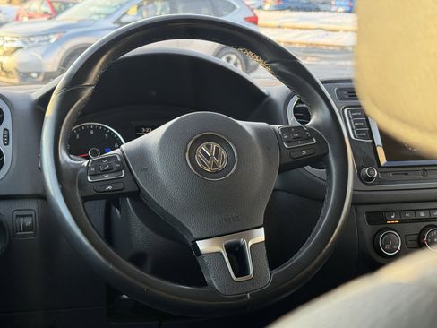 Used 2016 Volkswagen Tiguan S image 16