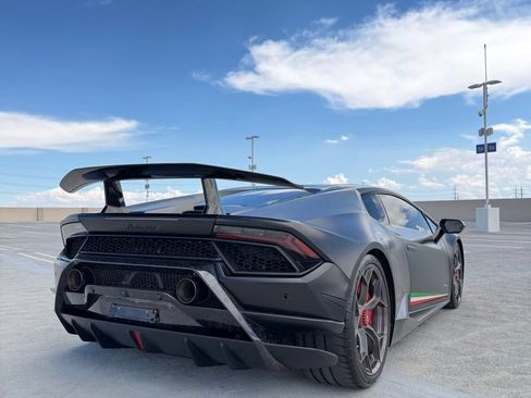Used 2018 Lamborghini Huracan Performante AWD/4WD image 6