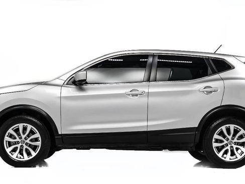 Used 2022 Nissan Rogue Sport S image 6