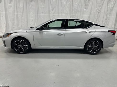 Used 2023 Nissan Altima 2.5 SR FWD image 4