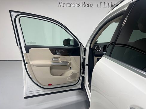 Used 2022 Mercedes-Benz GLB 250 4MATIC image 17