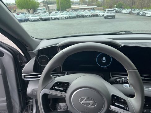 Used 2025 Hyundai Elantra SEL FWD image 31