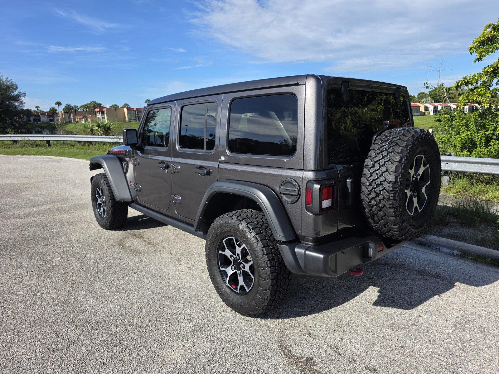 Used 2021 Jeep Wrangler Unlimited Rubicon w/ Cold Weather Group AWD/4WD image 2