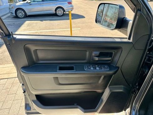 Used 2018 RAM 1500 Express image 11