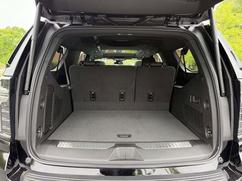 Used 2026 Chevrolet Suburban Z71 w/ Comfort Package AWD/4WD image 29