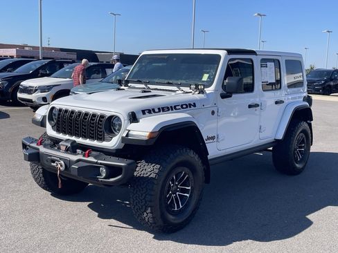 Used 2024 Jeep Wrangler Unlimited Rubicon image 3