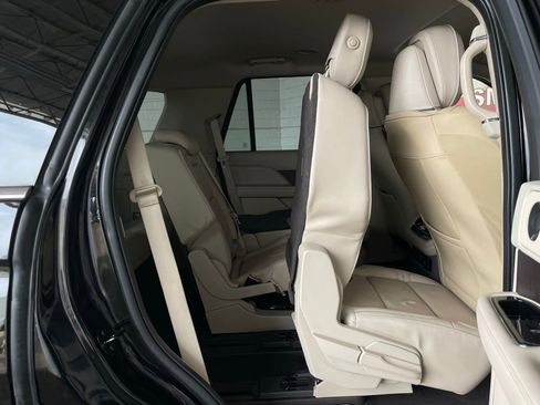 Used 2018 Lincoln Navigator Select w/ Technology Package image 29