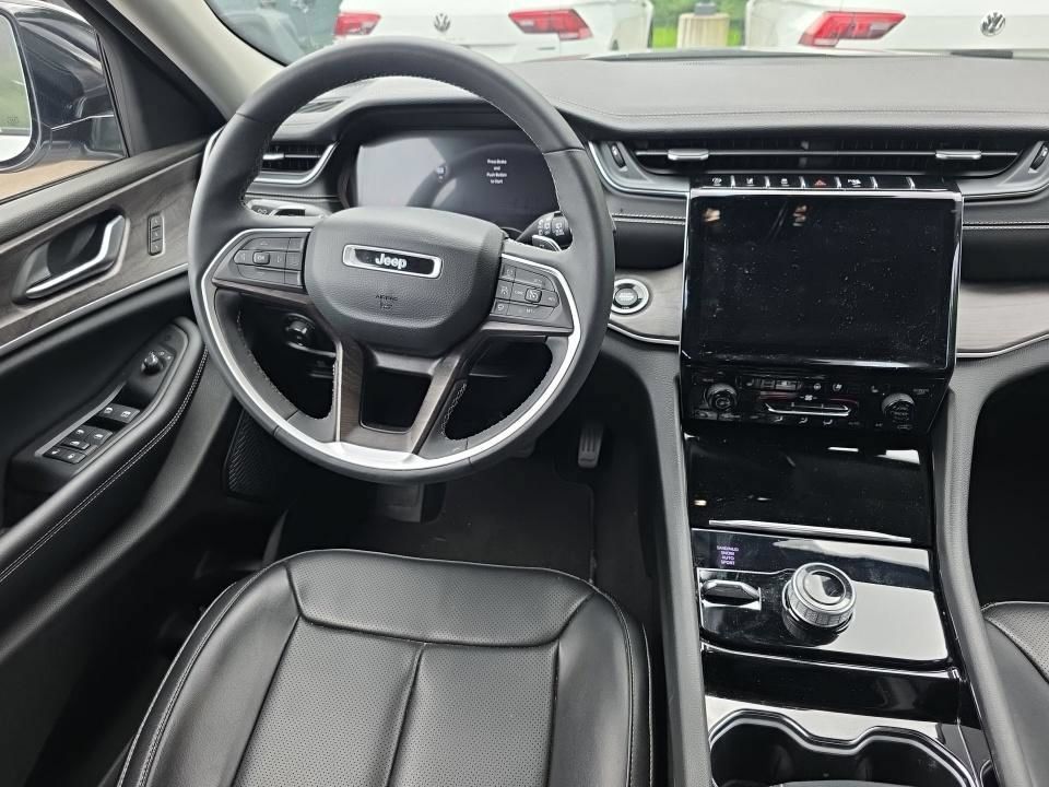 Used 2023 Jeep Grand Cherokee L Limited w/ Luxury Tech Group II AWD/4WD image 16