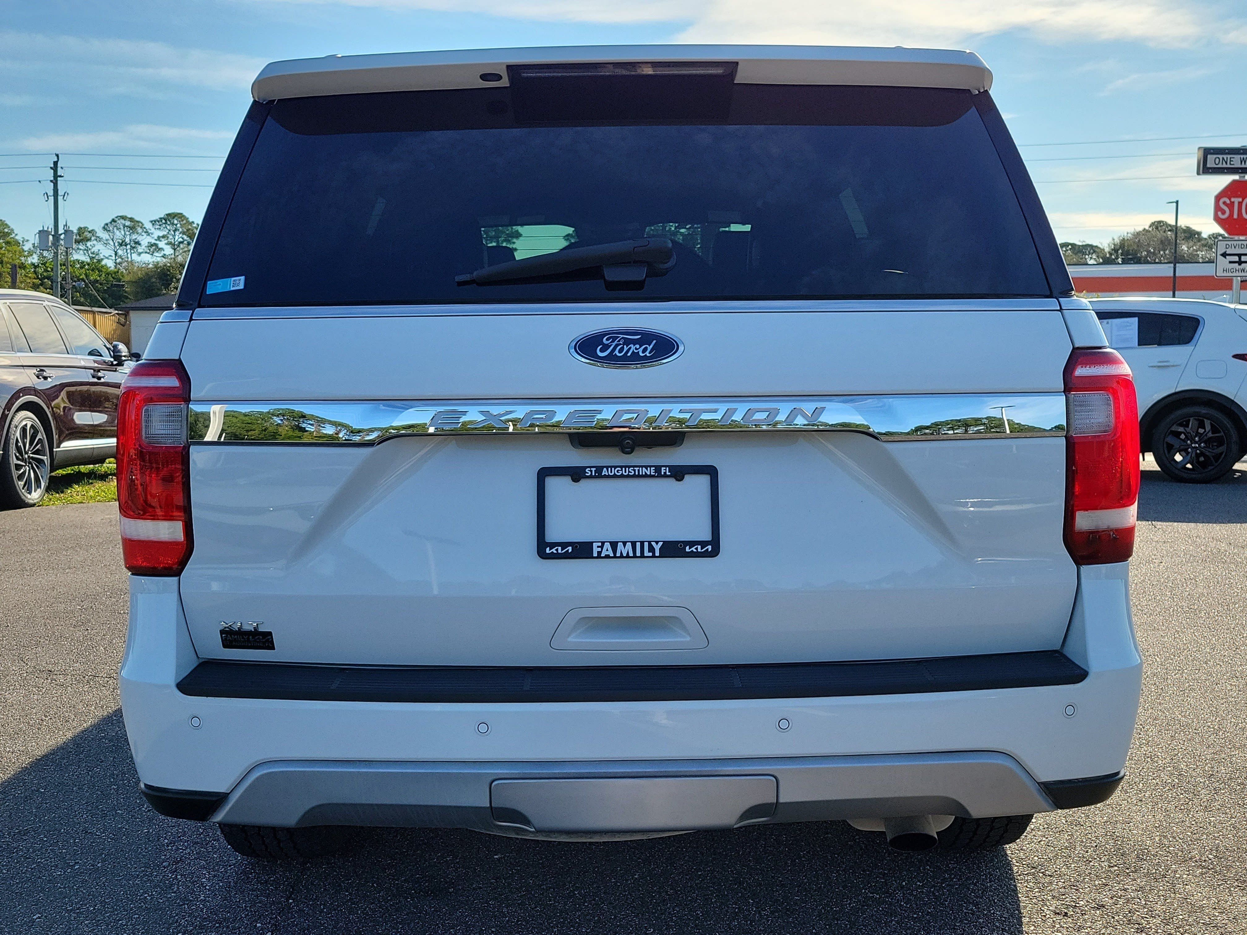 Used 2019 Ford Expedition XLT w/ Equipment Group 202A RWD image 5