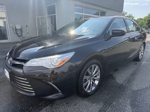 Used 2017 Toyota Camry XLE w/ Convenience Package FWD image 3