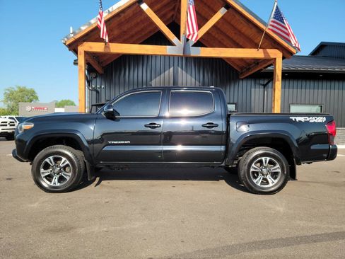 Used 2019 Toyota Tacoma TRD Sport AWD/4WD image 21