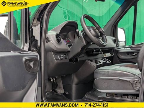 Used 2019 Mercedes-Benz Sprinter 2500 image 4