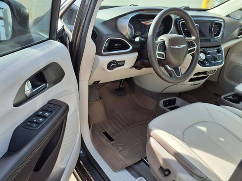 Used 2021 Chrysler Voyager Lxi image 6