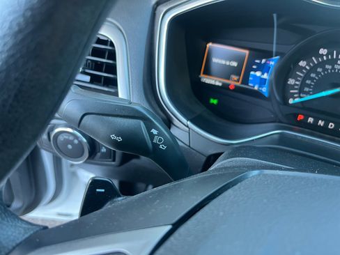 Used 2017 Ford Fusion SE w/ Fusion SE Technology Package image 12