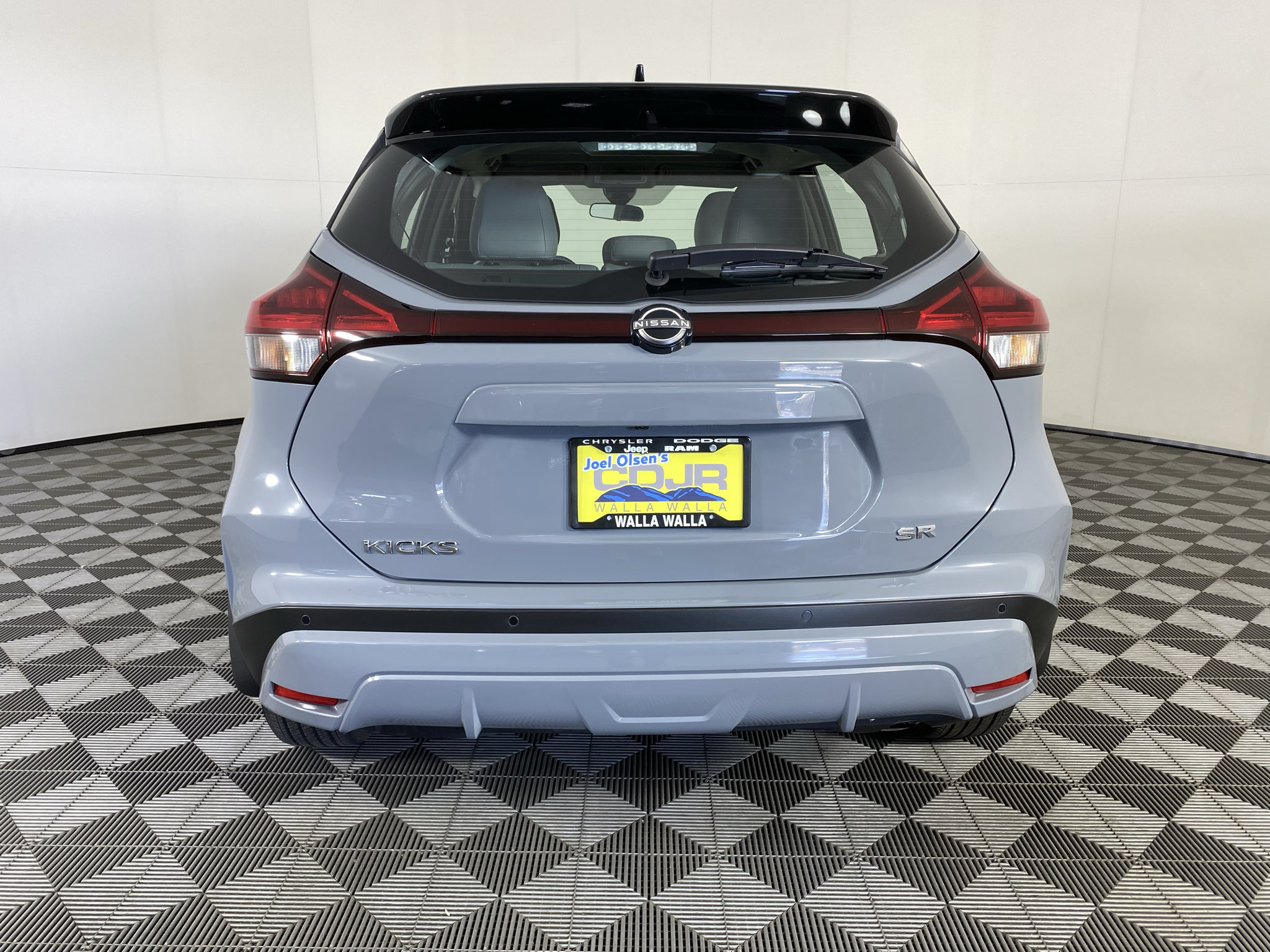 Used 2024 Nissan Kicks SR w/ SR Premium Package FWD image 6