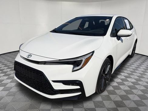Used 2026 Toyota Corolla SE FWD image 3