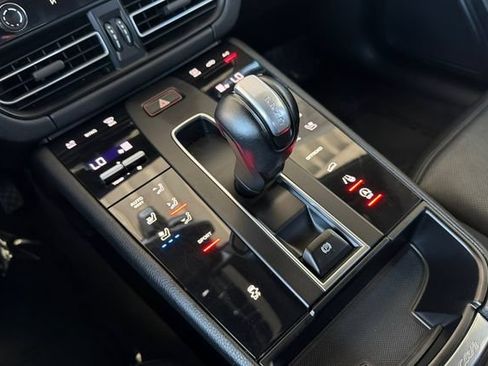 Used 2024 Porsche Macan AWD/4WD image 26