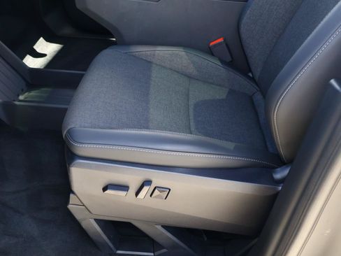 Used 2025 Tesla Cybertruck 2WD Crew Cab image 13
