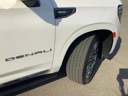 Used 2024 GMC Yukon XL Denali Ultimate AWD/4WD image 12