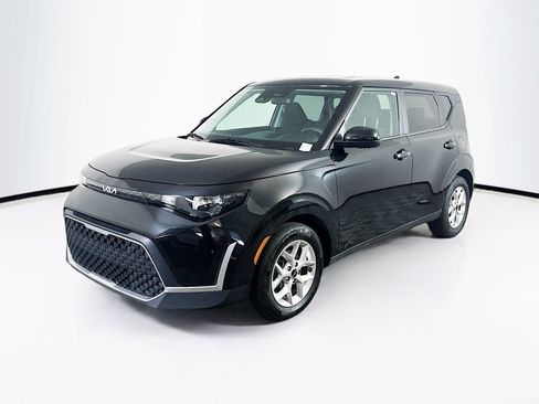Used 2025 Kia Soul LX w/ LX Technology Package FWD image 3