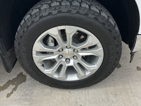 Used 2024 Chevrolet Silverado 1500 LTZ AWD/4WD image 17