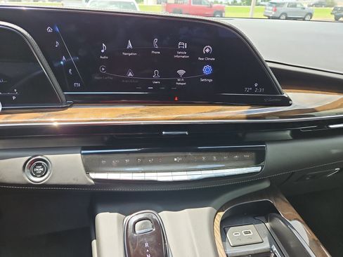 Used 2024 Cadillac Escalade Sport Platinum w/ LPO, ONYX Package AWD/4WD image 11
