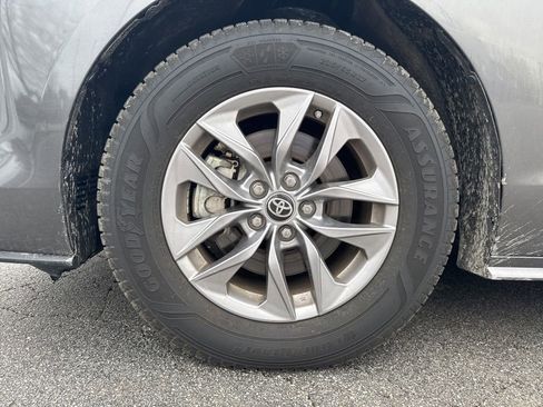 Used 2023 Toyota Sienna XLE image 47