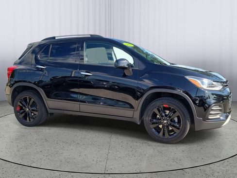 Used 2019 Chevrolet Trax LT w/ Redline Edition AWD/4WD image 2