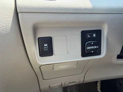 Used 2013 Toyota Corolla LE FWD image 14