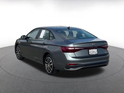 Used 2025 Volkswagen Jetta SE image 16