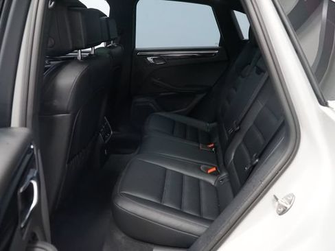 Certified 2026 Porsche Macan AWD/4WD image 24
