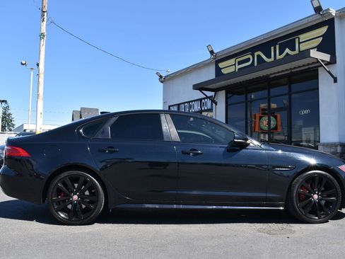 Used 2017 Jaguar XF S image 5