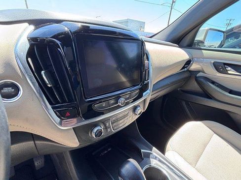 Used 2022 Chevrolet Traverse LT FWD image 9