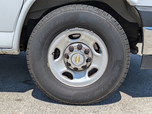 Used 2024 Chevrolet Express 3500 LT w/ LT Preferred Equipment Group RWD image 11