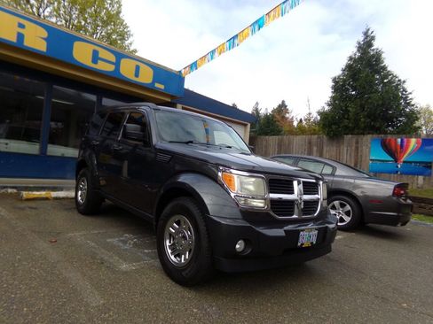 Used 2011 Dodge Nitro SE image 1