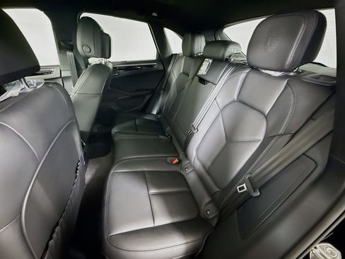 Certified 2025 Porsche Macan AWD/4WD image 16