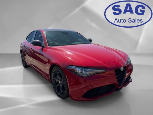 Used 2018 Alfa Romeo Giulia Ti Sport w/ Quick Order Package 22U Sport RWD image 2
