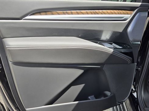 New 2026 Cadillac Escalade ESV Platinum Sport AWD/4WD image 39