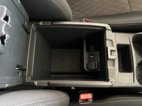 Used 2018 Nissan Rogue S AWD/4WD image 25