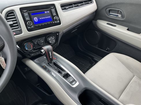 Used 2021 Honda HR-V LX image 27