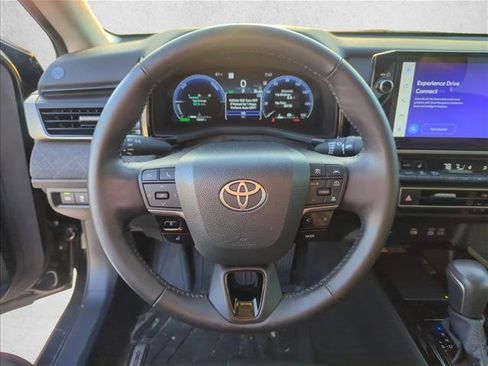 Used 2025 Toyota Camry XLE FWD image 12