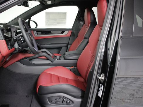 New 2026 Porsche Cayenne GTS image 5