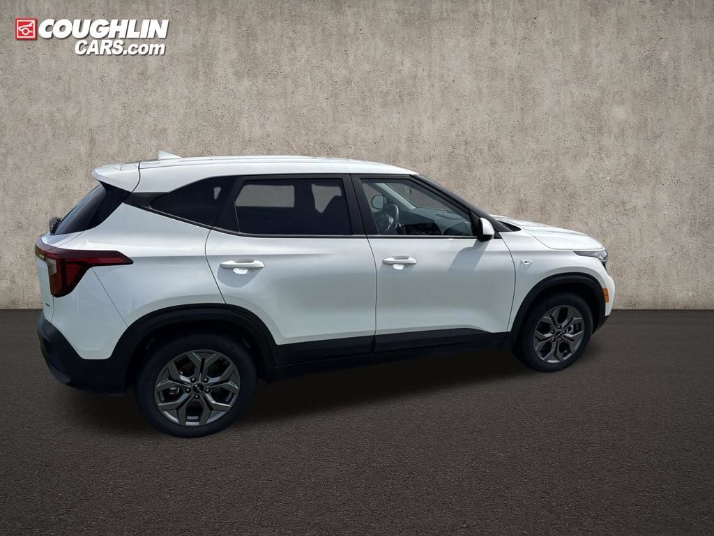 Used 2025 Kia Seltos LX AWD/4WD image 11