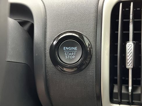 Used 2025 Ford Expedition Active AWD/4WD image 30