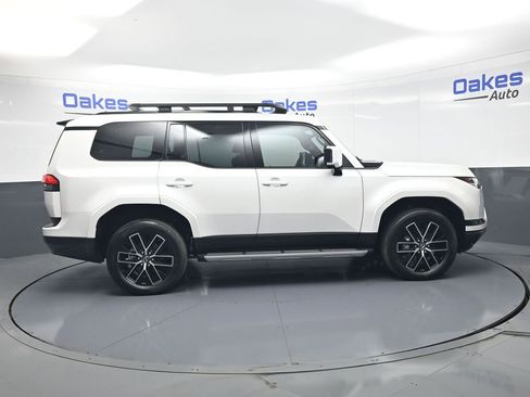 Used 2024 Lexus GX 550 w/ Accessory Package (31) AWD/4WD image 9