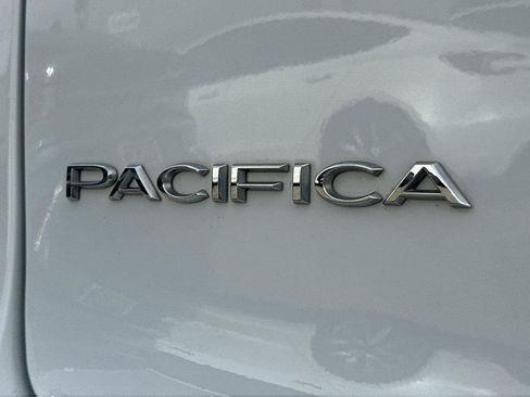 Used 2020 Chrysler Pacifica Limited w/ Advanced Safetytec Group image 41