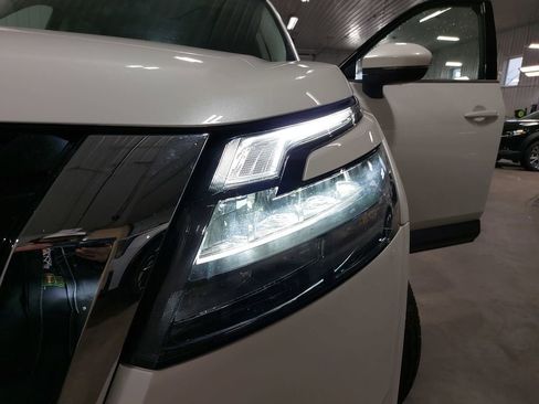 Used 2024 Nissan Pathfinder SV w/ Lighting Package (N92) image 29