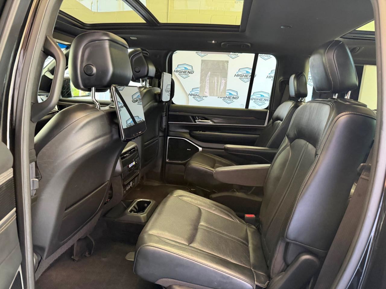 Used 2022 Jeep Wagoneer Series III w/ Premium Group I AWD/4WD image 14
