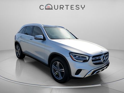 Used 2020 Mercedes-Benz GLC 300 4MATIC image 4