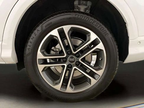 Used 2025 Audi Q5 Premium w/ Convenience Package image 94